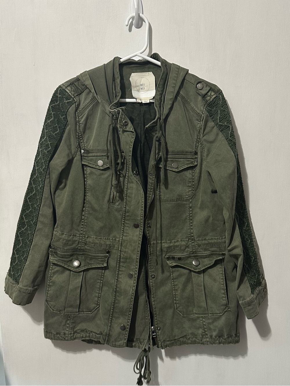 Anthropologie Hei Hei Embroidered-Sleeve Utility Anorak jacket medium olive gree